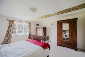 Principal bedroom- click for photo gallery